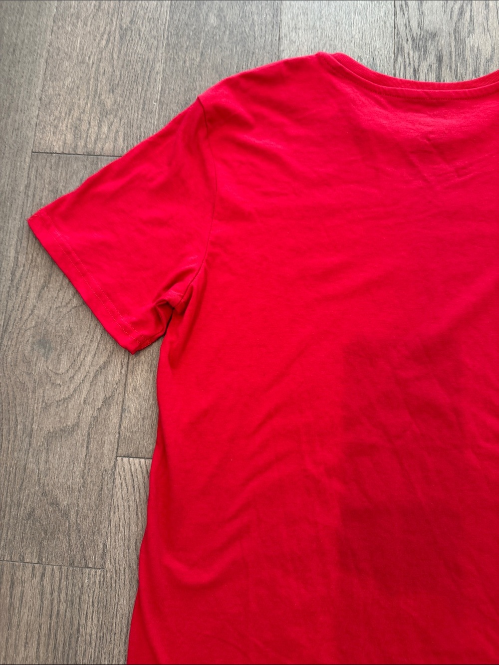 Sriracha Hot Chili Sauce Men’s Red T-Shirt Large Short Sleeve Novelty Funny NWT - Picture 8 of 11